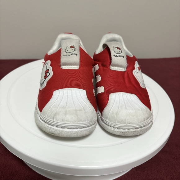 adidas x Hello Kitty Superstar 360 RED sneakers Toddlers size 9 Kids - Picture 1 of 6